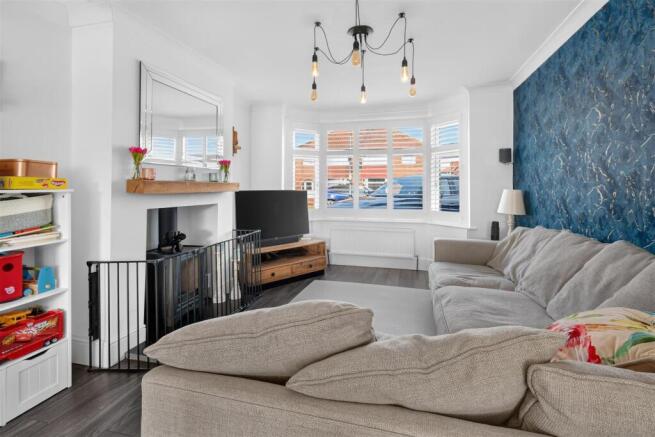 5 bed Semi-Detached for sale Image 5