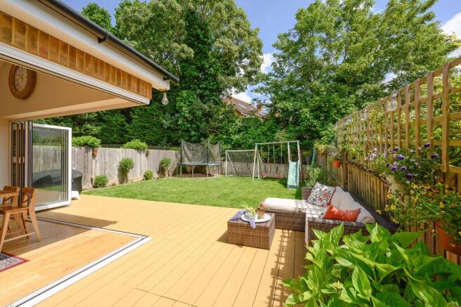 Halcyon Close, Oxshott, KT22 photo 4