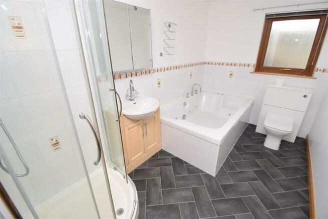 BATHROOM.JPG