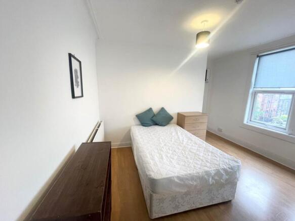 1 bed House Share to rent Image 4