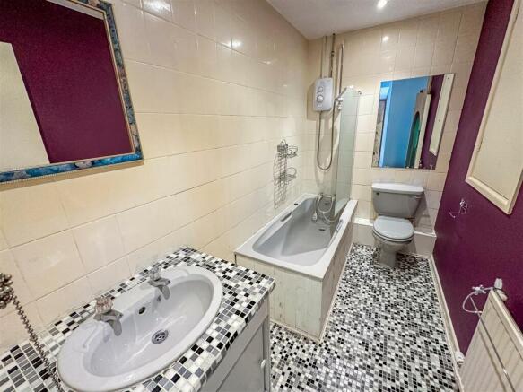 BATHROOM/W.C.