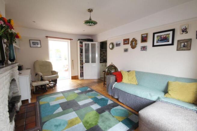 Living Room..JPG