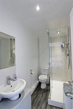 ensuite.jpg