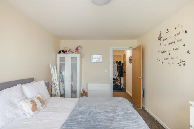 2 bed Flat for sale Image 11
