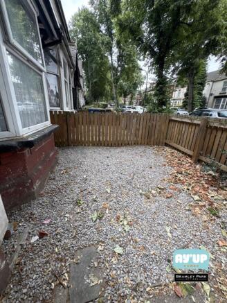 1 bed House Share to rent Image 9