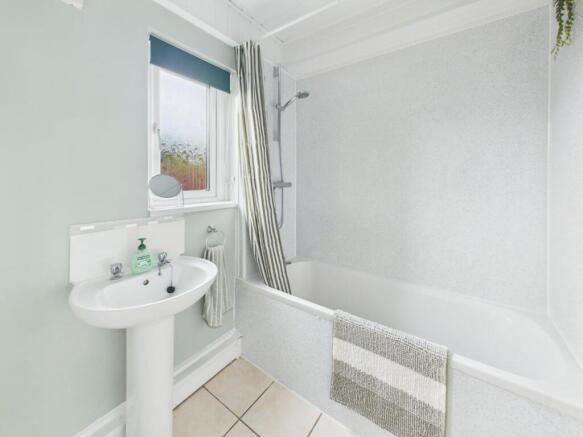 3 bed House for sale Image 12