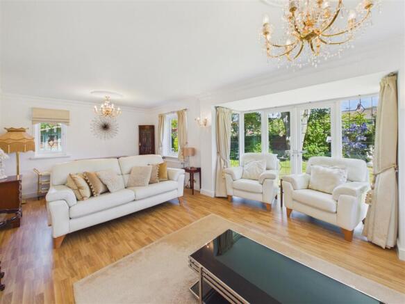 4 bed Detached for sale Image 6