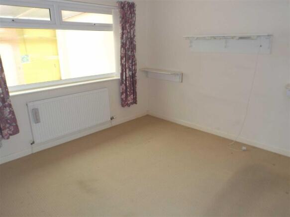 BEDROOM 2: