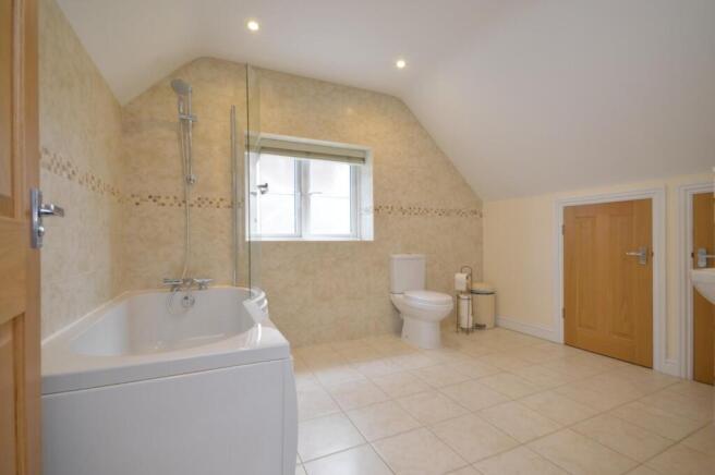 FAMILY BATHROOM