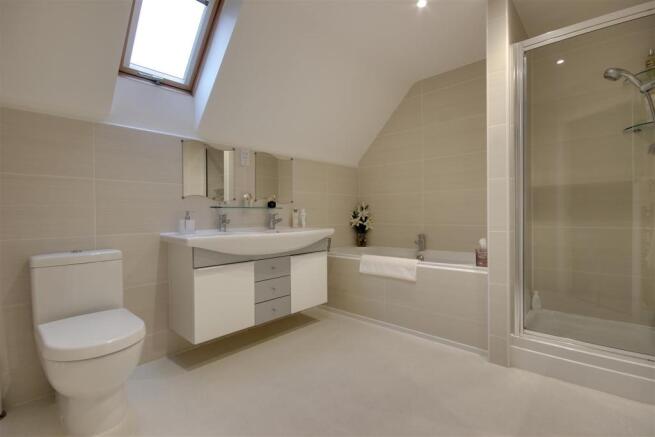 En-Suite Bathroom