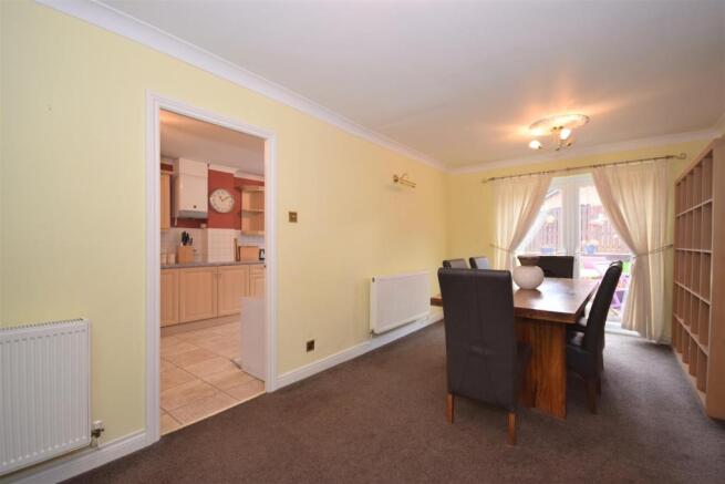 Lounge/Dining Area
