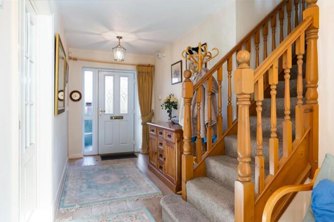 5 bed Detached for sale Image 8