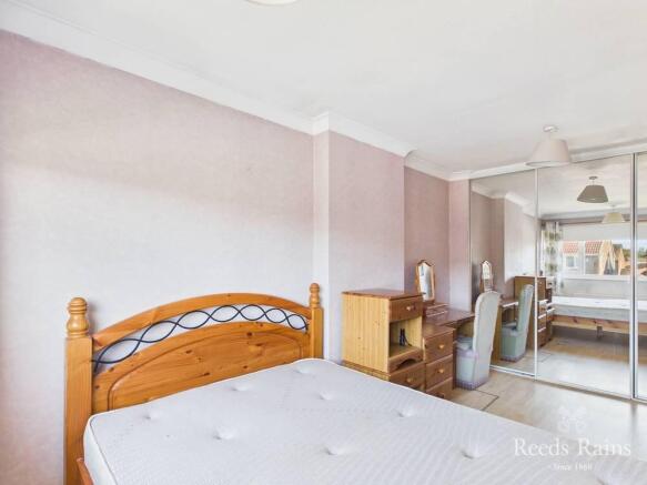5 bed Semi-Detached for sale Image 8