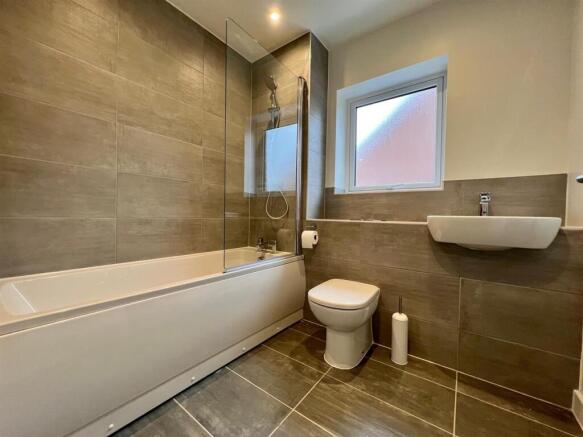 2 bed Semi-Detached to rent Image 9