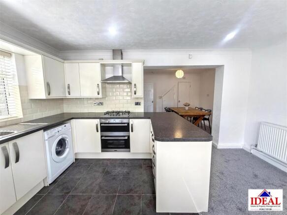 3 bed Semi-Detached for sale Image 8