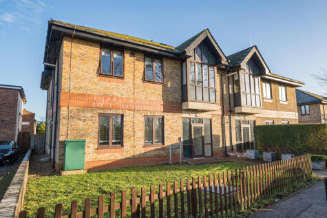 Hanworth Lane, Chertsey, KT16