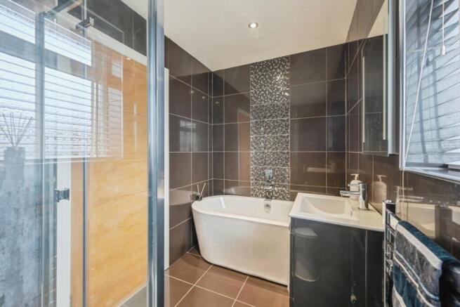 1st Floor Bathroom