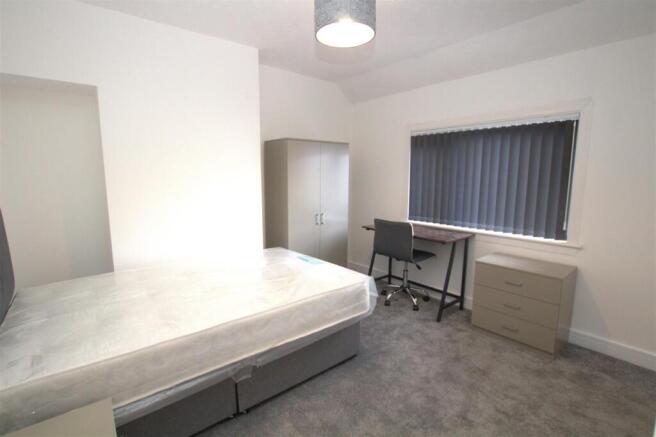 4 bed Terraced to rent Image 4