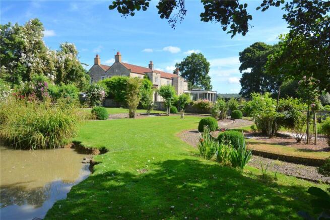 4 bed Detached for sale Image 11