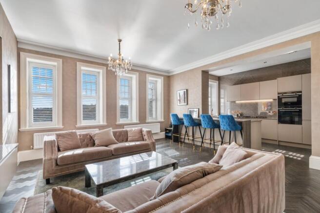 2 bed Flat for sale Image 4