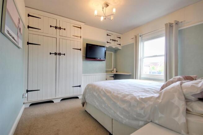 4 bed Detached for sale Image 5