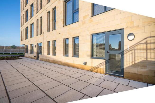 2 bed Flat to rent Image 12