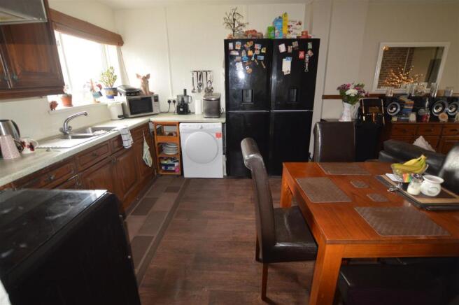 Family Room1.JPG