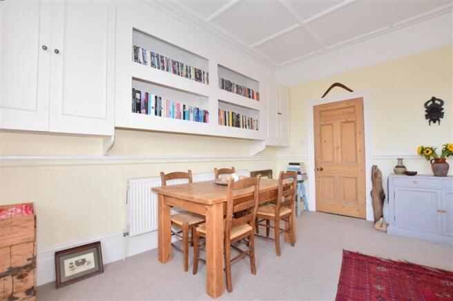 Lounge/Dining Room