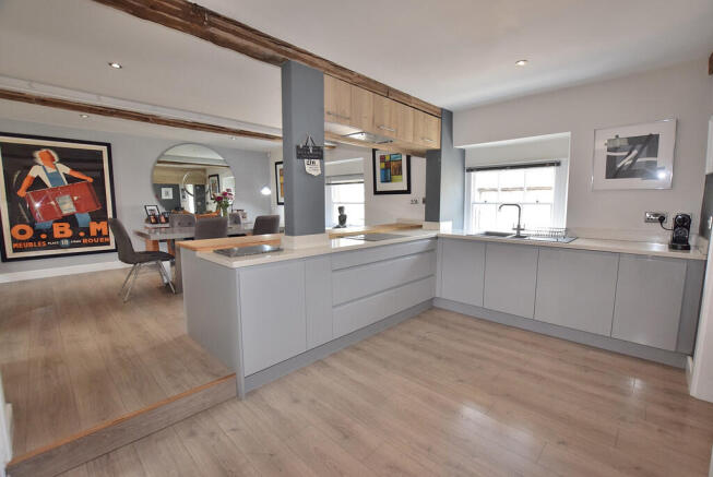 3 bed Apartment for sale Image 12
