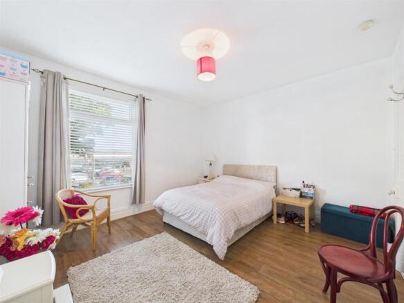 4 bed Terraced for sale Image 9