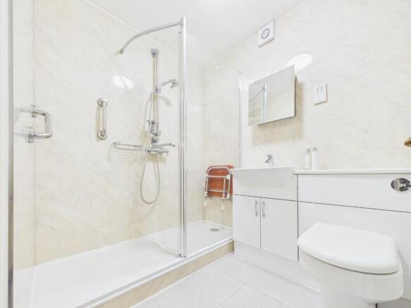 2 bed Ground Flat for sale Image 10