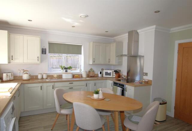 Kitchen - b.JPG