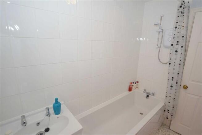 BATHROOM/WC VIEW 2
