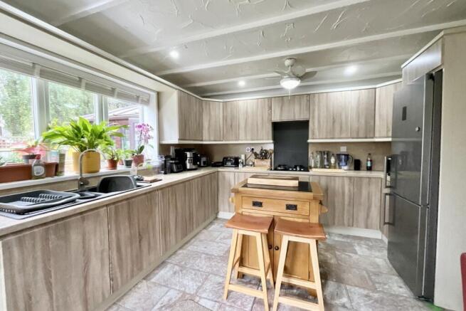 4 bed Detached for sale Image 11