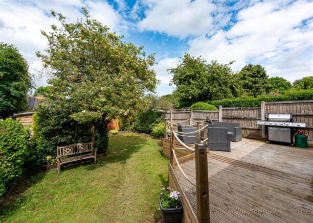224 Castlecroft Road-garden2.jpg
