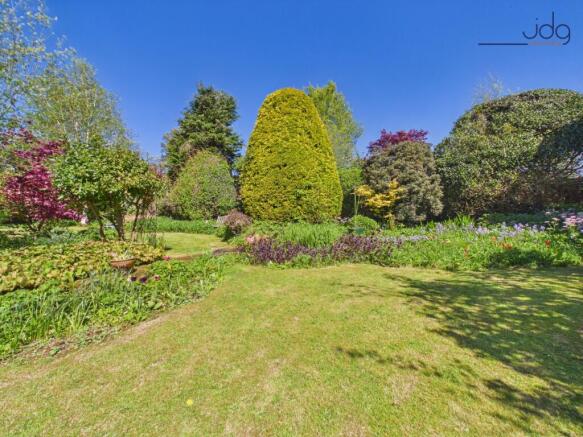 A North Facing Garden That Defines the Home