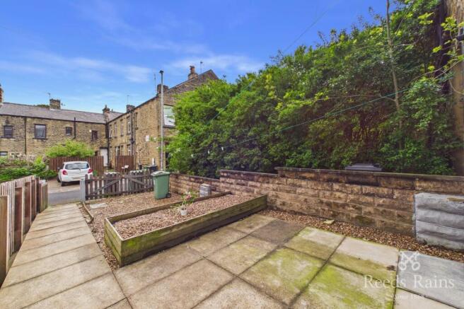 2 bed Terraced to rent Image 6