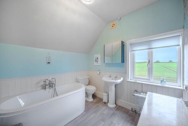 4 bed Detached for sale Image 11