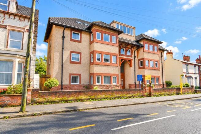 2-bed flat on Manor Road, Wallasey, Wirral, £130,000