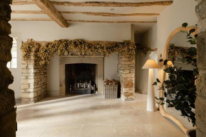 5 bed House for sale Image 12