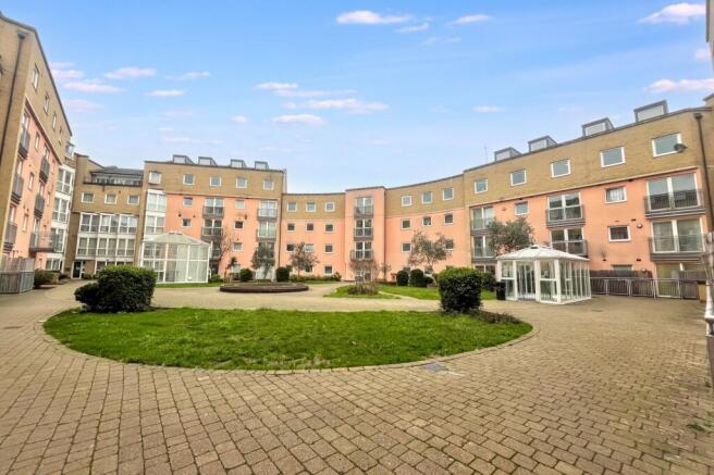 125 Wooldridge Close, Feltham TW14 8BH