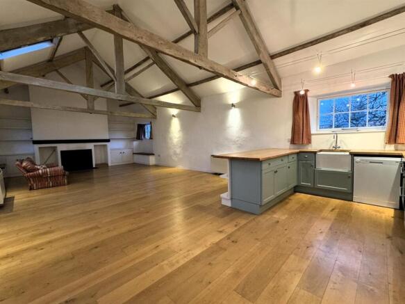 OPEN PLAN LIVING SPACE