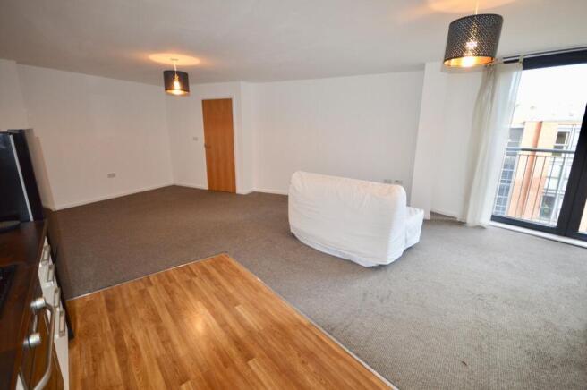 2 bed Flat to rent Image 6