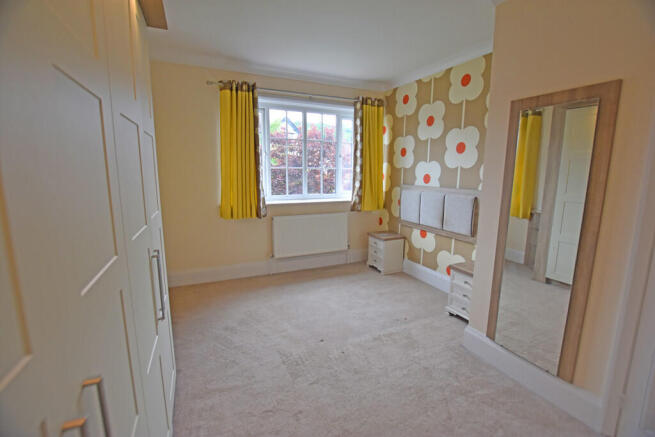 3 bed Apartment for sale Image 4