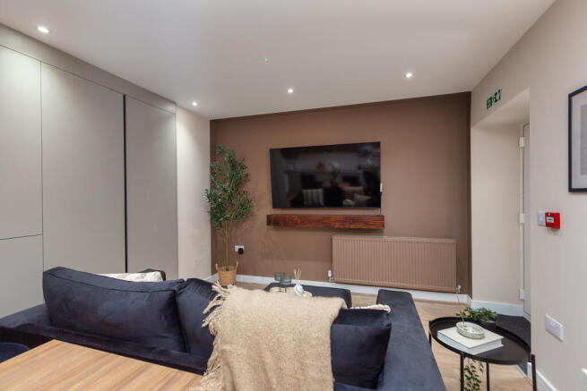 9 bed House of Multiple Occupation to rent Image 11