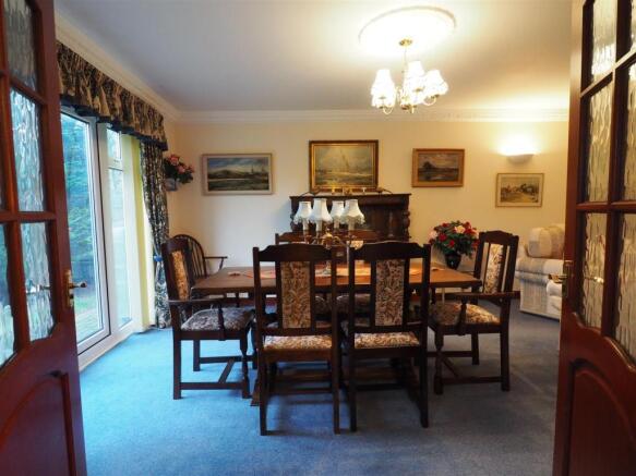 Family Room Into Dining Area 456
