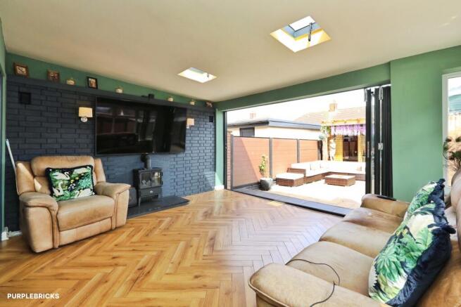 3 bed Semi-Detached for sale Image 12