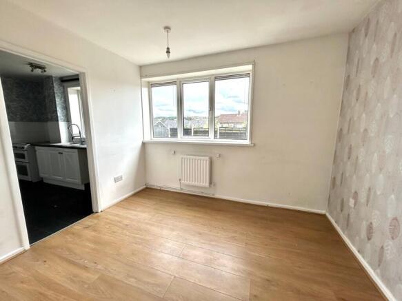 3 bed Semi-Detached for sale Image 4