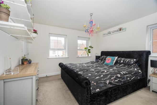 4 bed Detached for sale Image 12