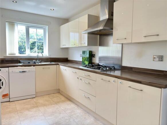 4 bed Detached for sale Image 5